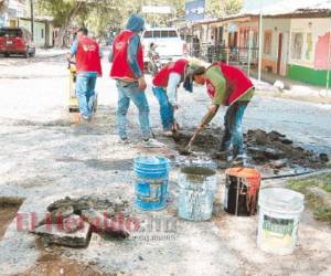 La alcaldía paga millones en alquilar equipo para reparar calles. Foto: EL HERALDO