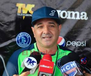 Diego Vaquez, entrenador de Marathón, en conversación con la prensa deportiva. Foto: Ronal Aceituno / El Heraldo