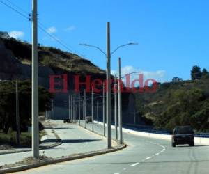 Así lucen los cuatro carriles de la vía rápida finalizados. Foto: Alex Pérez/EL HERALDO.