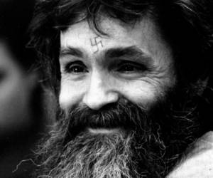 El guru y psicópata estadounidense Charles Manson murió a la edad de 83 años de cuasa naturales, informaron las autoridades. Aquí las fehcas más relevantes en su vida. Foto: AP