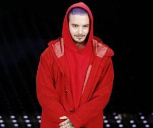 El cantante ha compartido una fotografía con su madre que preocupó a sus seguidores. Foto: Shutterstock/ELHERALDO