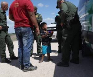 La Patrulla Fronteriza de EE UU comenzó a aplicar la “tolerancia cero” para agilizar la deportación de las familias centroamericanas.