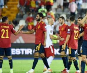 La selección española de fútbol celebra su victoria sobre Georgia, en partido del grupo B de clasificación al Mundial de Catar-2022 jugado en Badajoz. Foto: AFP