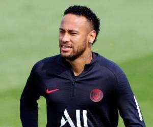El astro brasileño del PSG Neymar participa en una sesión de prácticas en el Camp des Loges en Saint Germain en Laye, en las afueras de París, el sábado, 10 de agosto del 2019. Foto: AP/El Heraldo Honduras.
