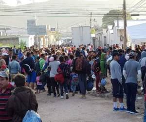 La caravana de migrantes se quedó la noche del domingo en Ocotepeque.