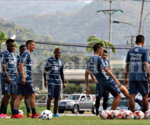 Los jugadores de la Selección de Honduras en el entrenamiento de este miércoles en Trinidad y Tobago. (Fotos: Delmer Martínez / Grupo Opsa)