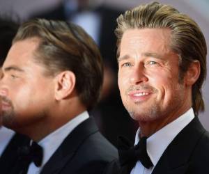 El filme, ambientado en Los Ángeles en 1969, cuenta la historia de Rick Dalton (DiCaprio), estrella de wésterns de la televisión, y de su doble en las escenas de acción (Pitt).(Foto: AFP)