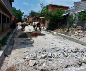 Los obreros contratados por Idecoas han trabajado desde hace varias semanas para mejorar las calles de la comunidad ubicada en la ciudad de Comayagüela.