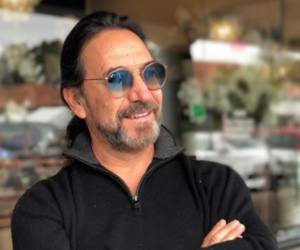 Marco Antonio Solís Sosa es un músico, cantante, compositor y productor musical mexicano, considerado uno de los mejores cantautores mexicanos de todos los tiempos y uno de los más influyentes.