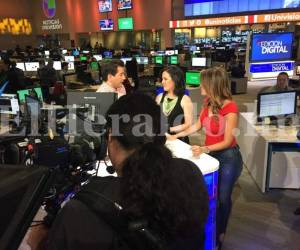 Carolina Murillo una joven y talentosa hondureña, apasionada por el teatro y las comunicaciones; que actualmente produce varios programas para la cadena Univisión en Estados Unidos. Aquí en una aparición en el noticiero digital de dicha cadena. Fotos : Carolina Murillo.