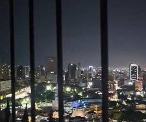 En redes sociales circularon de inmediato videos en lo que se escuchan los disparos.