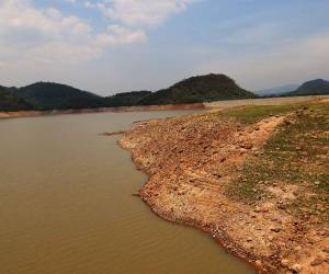 Autoridades de la UMAPS proyectan suministro de agua hasta agosto en la capital, aunque persiste el racionamiento por los bajos niveles en represas como La Concepción que actualmente es del 48%.
