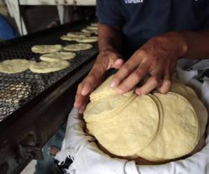 Mientras las fábricas la venden desde 67 centavos a mayoristas, algunos comedores y establecimientos la ofrecen hasta en dos lempiras, duplicando el precio autorizado.