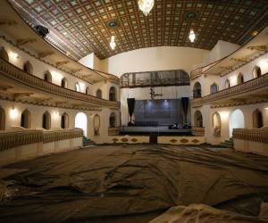 El emblemático Teatro Manuel Bonilla permanece cerrado desde agosto de 2025. A más de un año del inicio de las obras, la restauración sigue sin concluir y el avance reportado es del 40%.