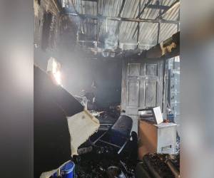 El pavoroso incendio destruyó todo a su paso. Las pérdidas solo fueron materiales, no humanas.