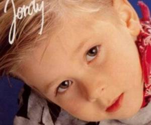 A los cuatro años de edad tuvo un exitazo radial con su canción 'Dur dur d'être bébé!' (Es difícil ser bebé)