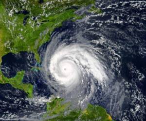 Imagen satelital de un huracán en el Atlántico.