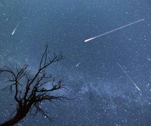 Las Leónidas pueden generar entre 10 y 20 meteoros por hora bajo un cielo oscuro y despejado.