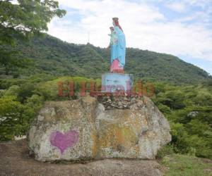 En La Loma de los Muertos, llamada así porque los enemigos de Morazán tiraron allí los muertos y heridos.