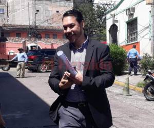 Muy sonriente salió de la audiencia el gerente de la estatal eléctrica tras el dictamen. (Foto: Alex Pérez/ El Heraldo)