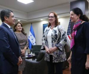 Durante la reunión participó además la encargada de negocios de la Embajada de Estados Unidos, Heidi Fulton, y la ministra de Relaciones Exteriores, María Dolores Agüero.