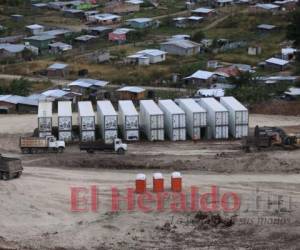 Los contenedores que se compraron para unas 1,000 viviendas en el sector de Lomas del Diamante serán subastados por la UCP. Foto: Emilio Flores/El Heraldo