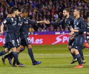 Raphael Varane rescató el partido para el Real Madrid que comenzó perdiendo en el José Zorilla. Foto: AFP