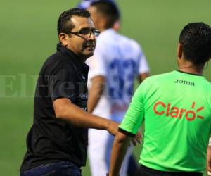 El asistente técnico del Olimpia Nerlim Membreño durante el clásico que Olimpia y Motagua empataron a dos en el estadio Nacional. Foto: Ronal Aceituno / Grupo Opsa.