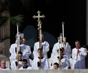 En su homilía, Francisco recordó que el “camino de la fe” cristiana a veces es una batalla de subida e incómoda, como la que experimentó Newman. Foto: AP.