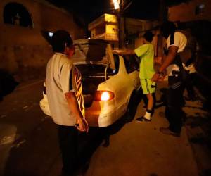 El Heraldo acompañó a unos oficiales en su primer recorrido durante el toque de queda en la colonia Villa Cristina de la capital.