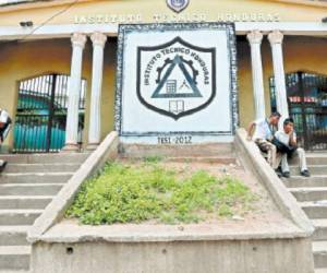 Las clases serían retomadas hasta el lunes. Este viernes los portones del Técnico Honduras están cerrados.