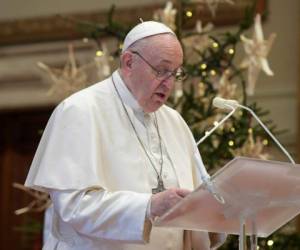 El papa Francisco realizó la tradicional misa de Navidad, esta vez diferente por la pandemia del covid-19 que sigue azotando al mundo. Foto: AFP