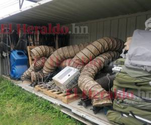 La Fiscalía los acusa de estar implicados en el proyecto fallido de la carpa instalada en un predio de tierra (campo de fútbol) inundable, sin estudios topógráficos, ni mucho menos contar con equipo médico tecnológico para el tratamiento de enfermedades pulmonares como el coronavirus.