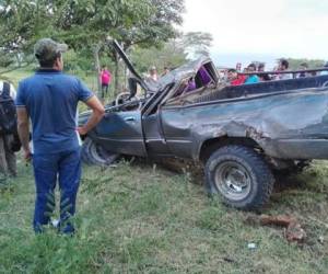 Dos personas murieron este miércoles cuando iban a bordo de un vehículo que impactó con un árbol en Intibucá.