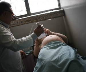 Para las mujeres de 25-34 años, las tasas fueron respectivamente de 21,2 y 13,5 por cada 100,000.