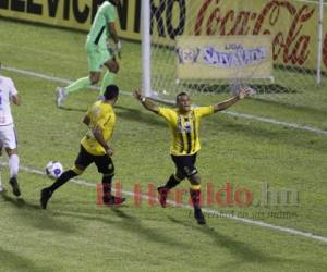 Rony Martínez celebra el penal anotado ante los merengues. Foto EL HERALDO