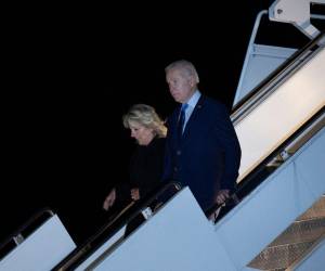 Joe Biden llegó a Londres en compañía de su esposa Jill.