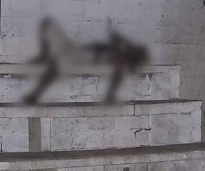 El cuerpo sin vida del hombre fue descubierto por vecinos del sector.