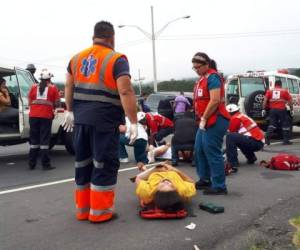 Los heridos fueron atendidos en el lugar para luego ser trasladados hasta el Hospital Escuela.