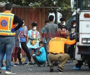 Unos 18 menores de edad no acompañados venían en el vuelo. Foto: Emilio Flores / EL HERALDO.