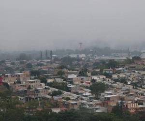 El paso de una onda tropical dejará lluvias débiles este domingo en varias regiones, mientras su remanente continuará influyendo el lunes 31 de agosto.