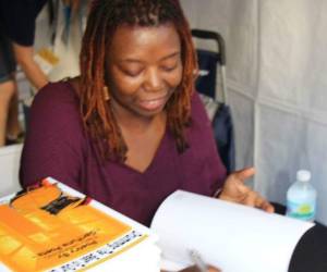 La lectura por la poesía fue su inspiración desde la infancia. Así Alicia nos cuenta cómo ahora esa costumbre influenció su libro.