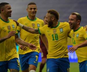 Neymar y compañía buscarán vencer a la selección de Perú de Ricardo Gareca.