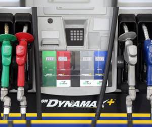 A partir del lunes 16 de marzo entrará en vigencia una nueva estructura de precios de los combustibles en Honduras, la cual contempla aumentos en varios derivados del petróleo, según confirmó la Secretaría de Energía. Aunque las alzas son significativas, el gobieno anunció susidios para algunos derivados.