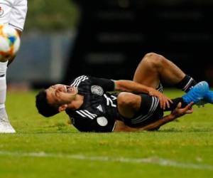 El delantero mexicano Hirving Lozano tras recibir una falta en el partido contra Panamá por la Liga de las Naciones de la Concacaf, en el estadio Azteca de la Ciudad de México, el martes 15 de octubre. (AP Foto/Eduardo Verdugo)