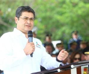 El presidente de Honduras, Juan Orlando Hernández, durante su discurso en la ceremonia de ascenso de 233 oficiales de la Policía Nacional. Foto: Cortesía Casa Presidencial.