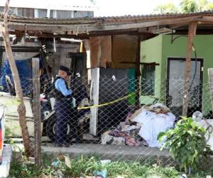 El cuerpo de Francisco Enamorado quedó tirado dentro del negocio.