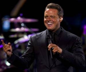 Las mujeres que tienen una relación con Luis Miguel firman un contrato de confidencialidad sobre su relación.