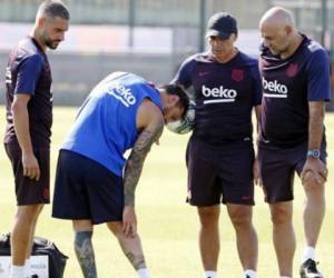 Messi, de 32 años de edad, tuvo que dejar el entrenamiento este lunes. (Foto: Twitter Barcelona)