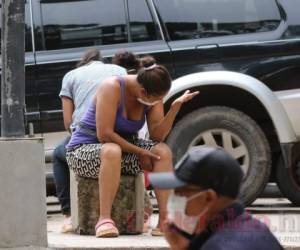 Familiares de las víctimas llegaron hasta Medicina Forense a reclamar los cuerpos. Foto: Estalin Irías/El Heraldo.